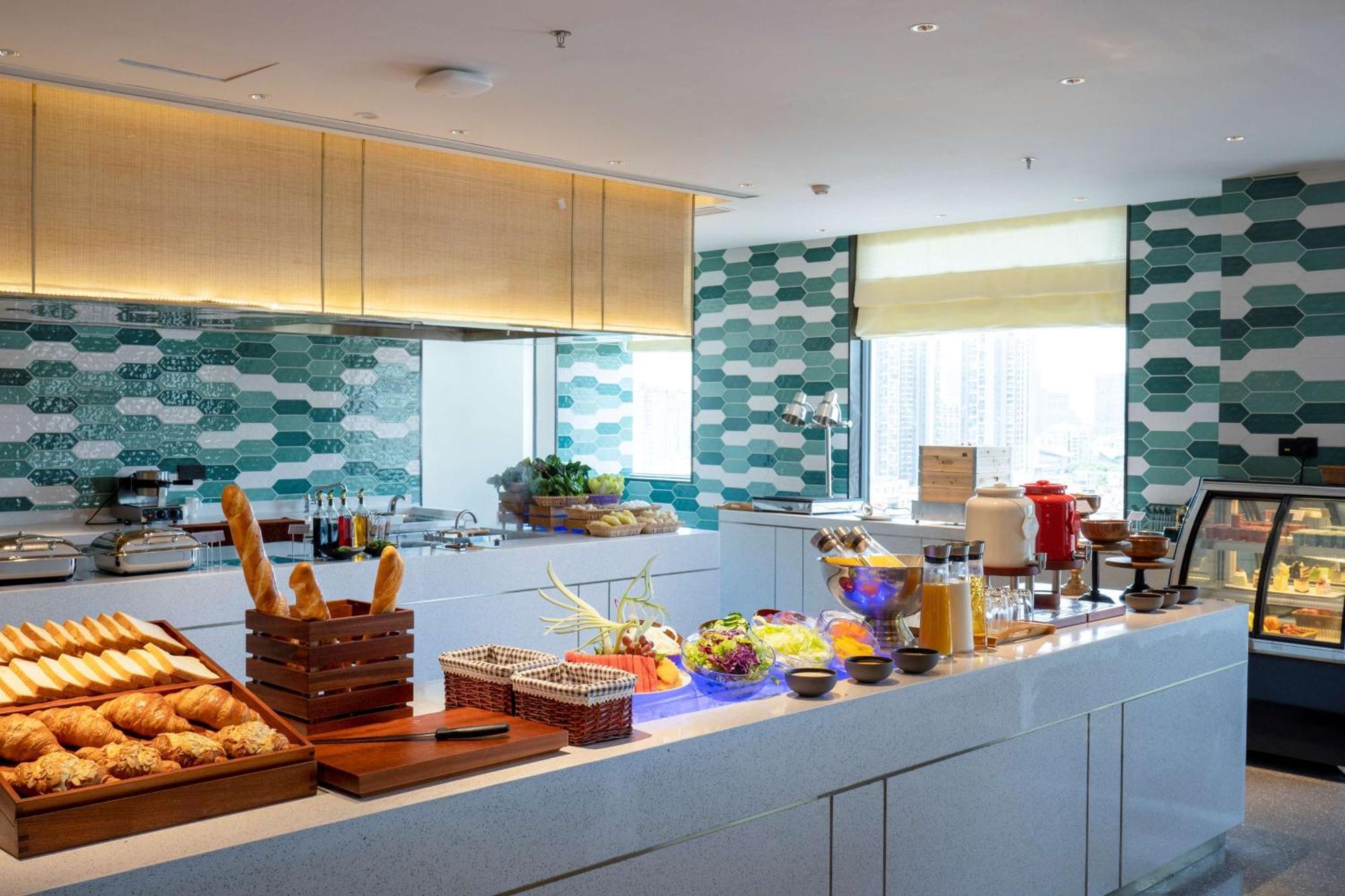 Hilton Garden Inn Shenzhen Nanshan Avenue Екстер'єр фото